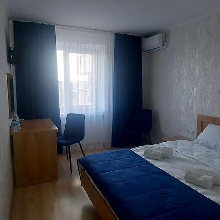 ריבנה Hotel Tourist מראה חיצוני תמונה