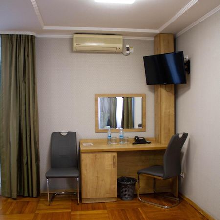 ריבנה Hotel Tourist מראה חיצוני תמונה