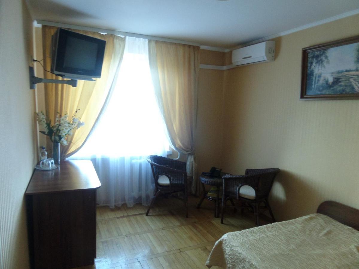 ריבנה Hotel Tourist מראה חיצוני תמונה