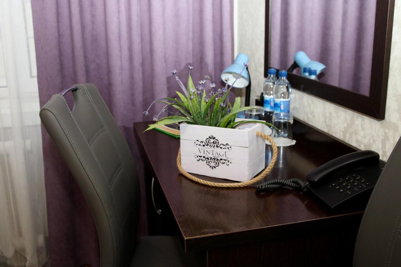ריבנה Hotel Tourist מראה חיצוני תמונה