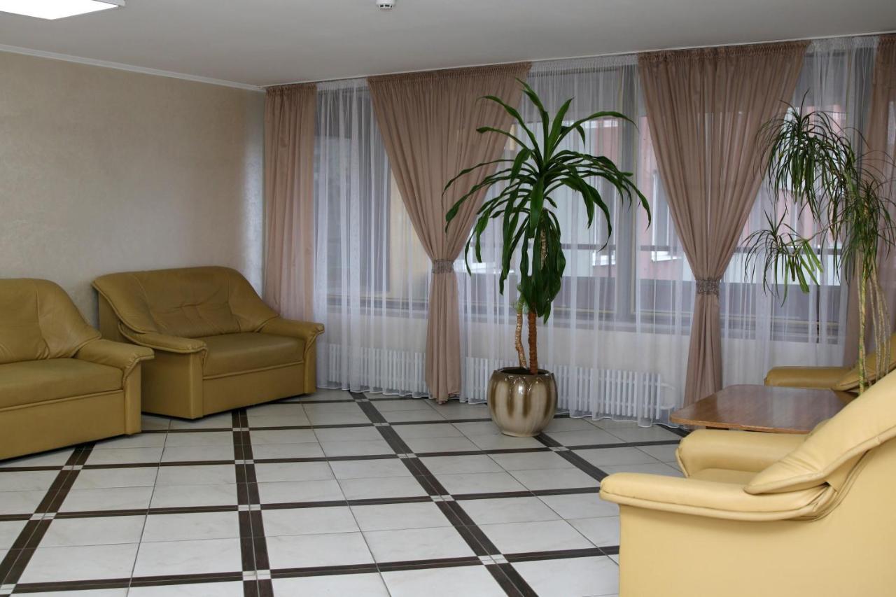 ריבנה Hotel Tourist מראה חיצוני תמונה