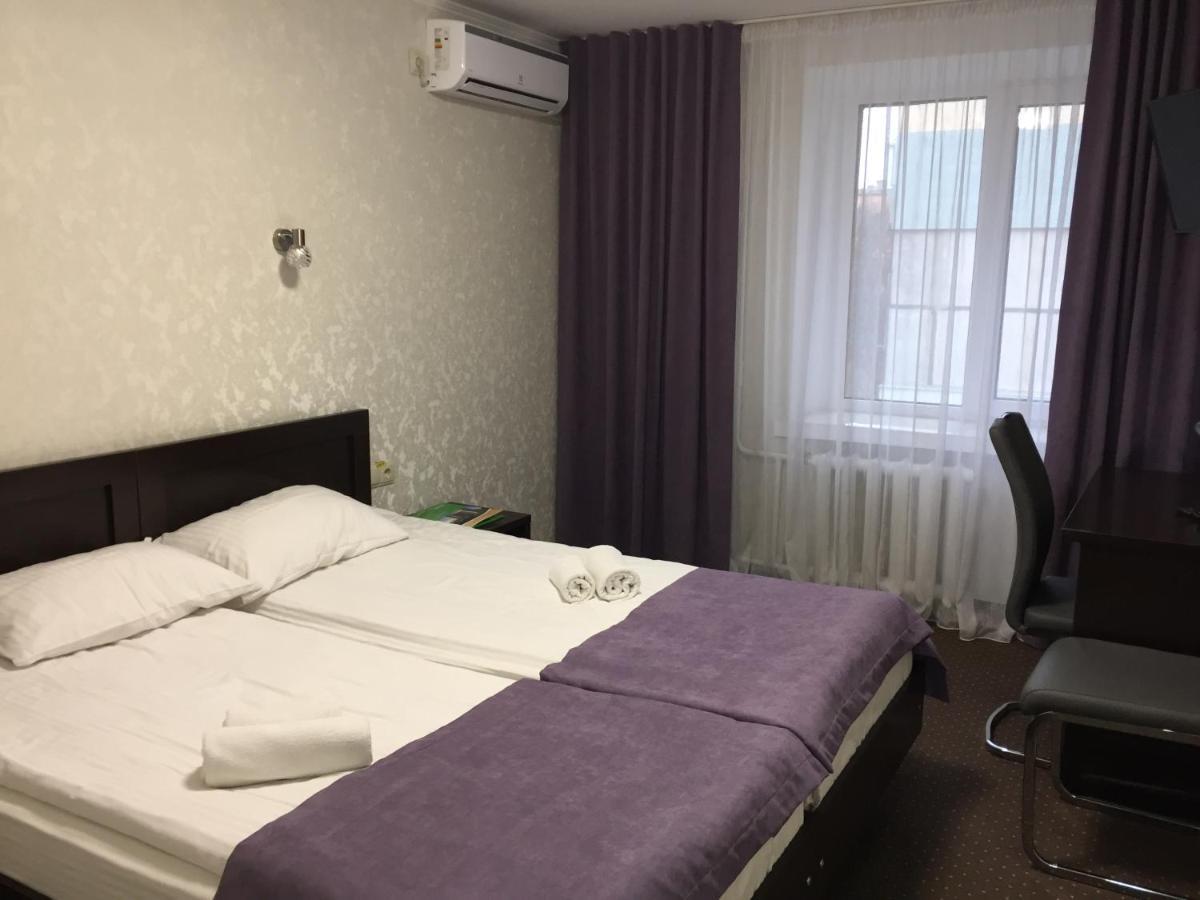 ריבנה Hotel Tourist מראה חיצוני תמונה