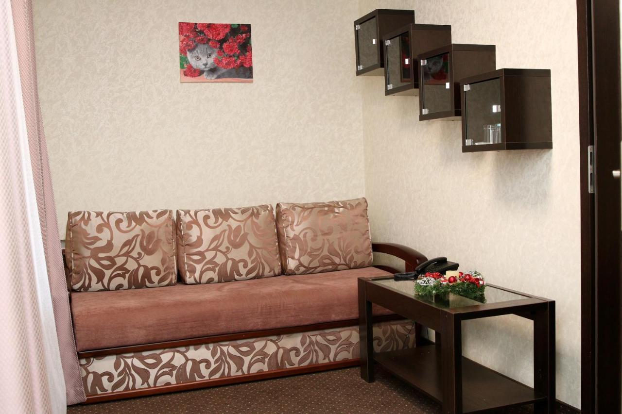 ריבנה Hotel Tourist מראה חיצוני תמונה
