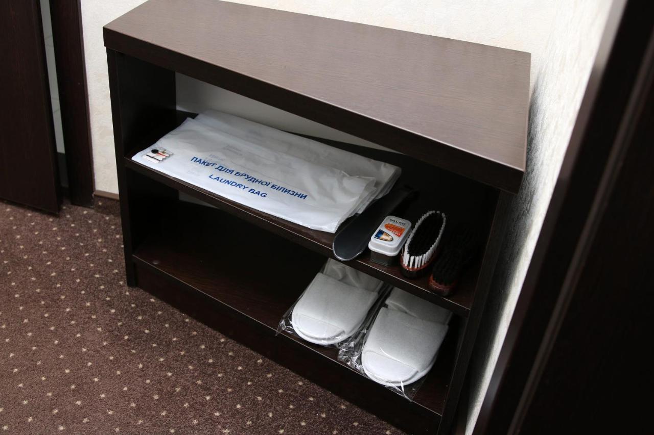 ריבנה Hotel Tourist מראה חיצוני תמונה