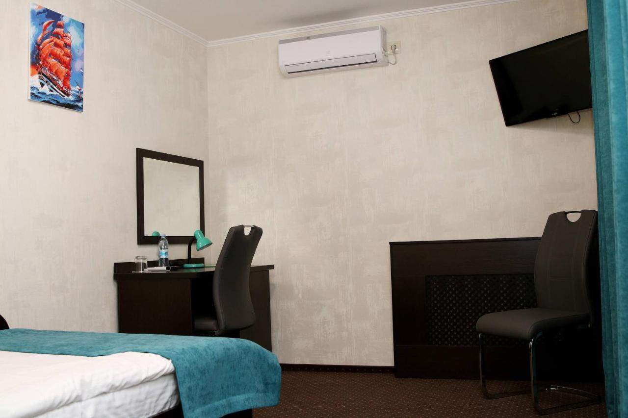 ריבנה Hotel Tourist מראה חיצוני תמונה