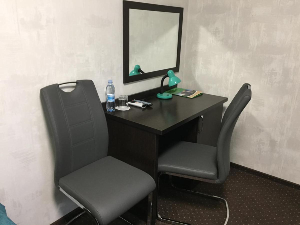 ריבנה Hotel Tourist מראה חיצוני תמונה