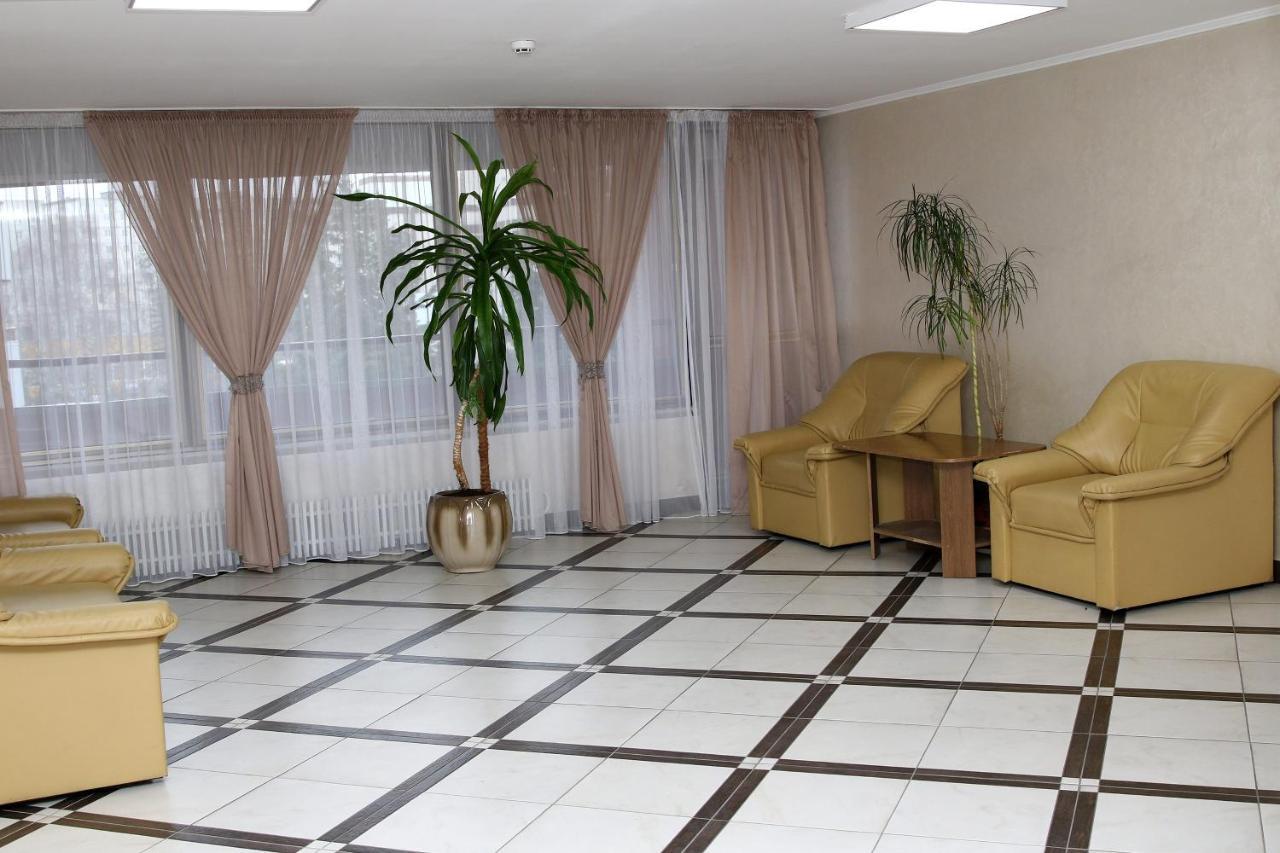 ריבנה Hotel Tourist מראה חיצוני תמונה