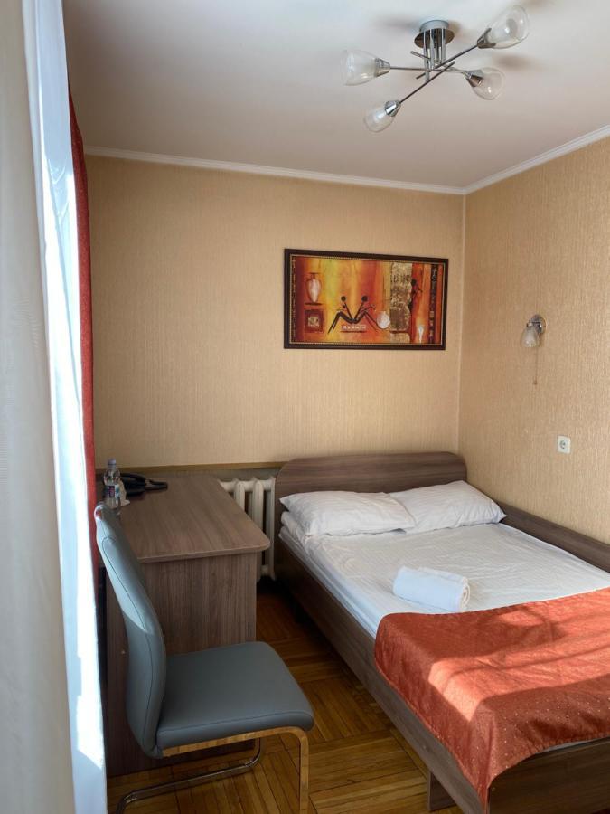 ריבנה Hotel Tourist מראה חיצוני תמונה