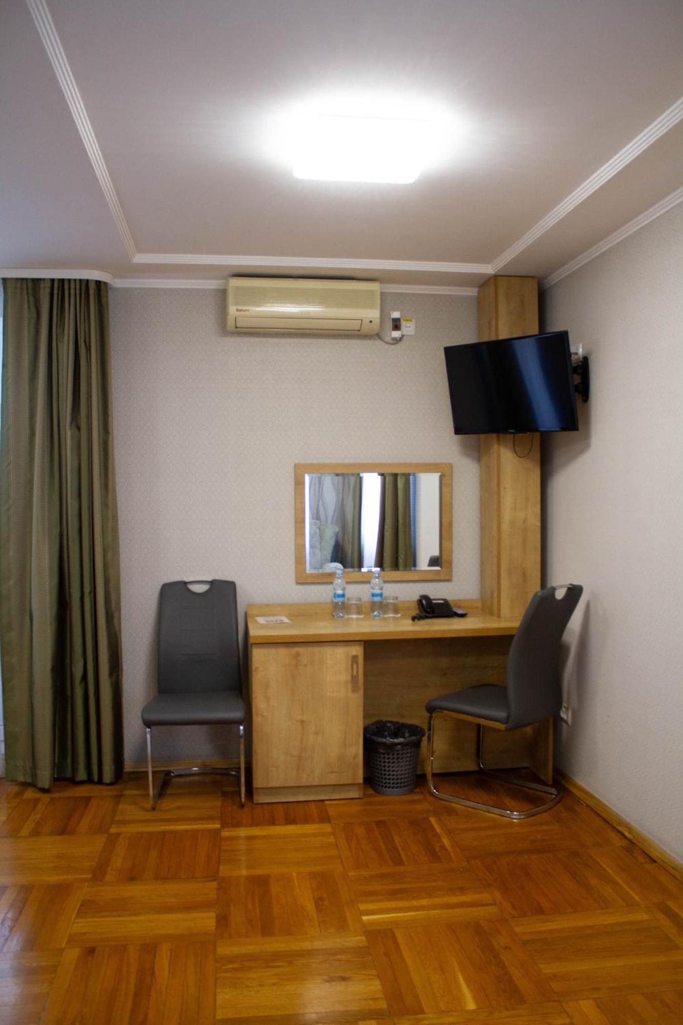 ריבנה Hotel Tourist מראה חיצוני תמונה