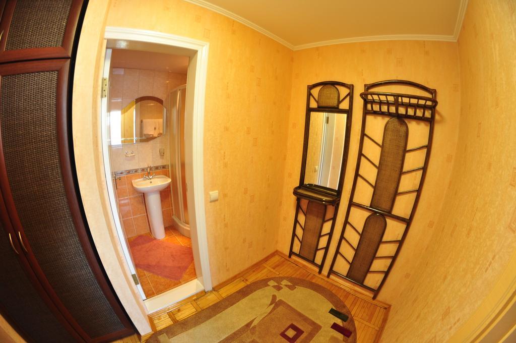 ריבנה Hotel Tourist מראה חיצוני תמונה