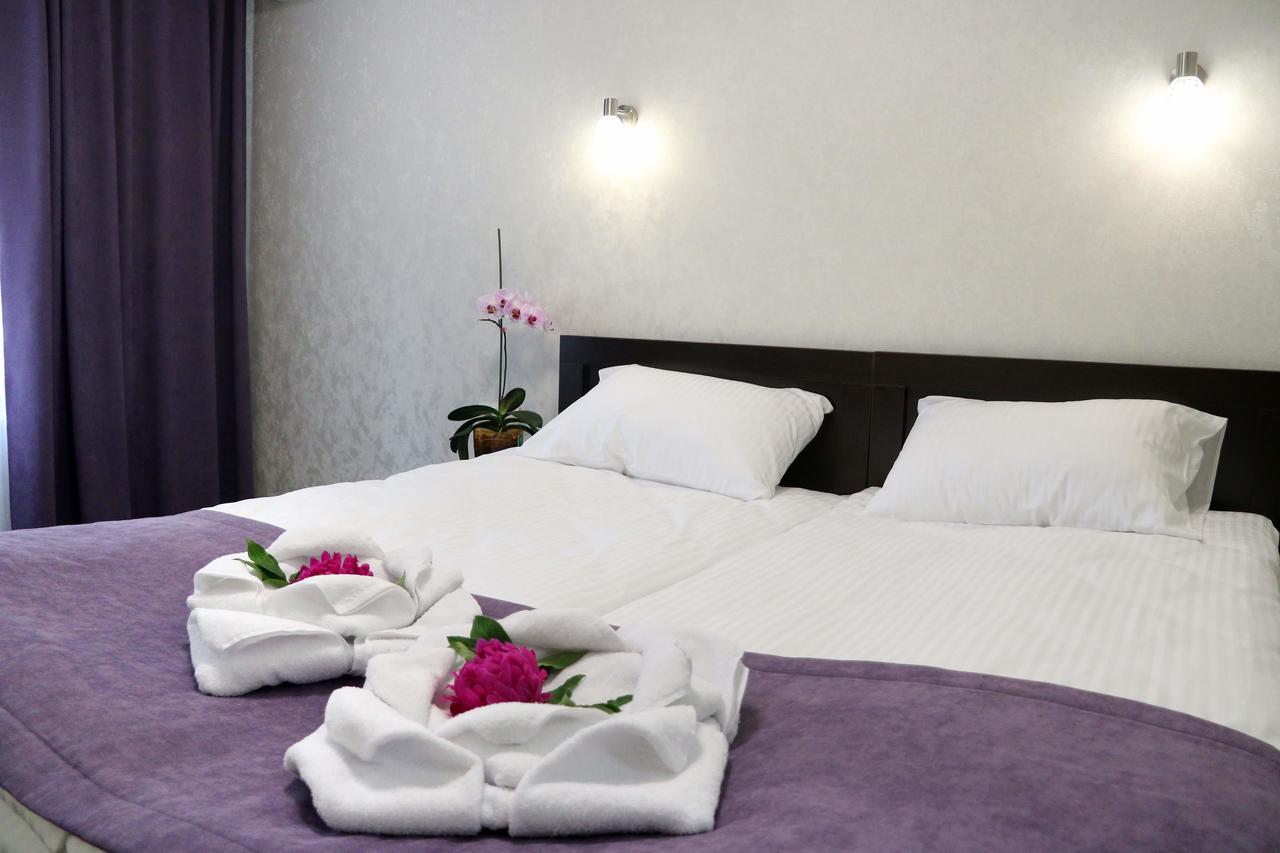 ריבנה Hotel Tourist מראה חיצוני תמונה