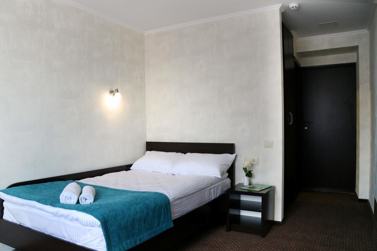 ריבנה Hotel Tourist מראה חיצוני תמונה