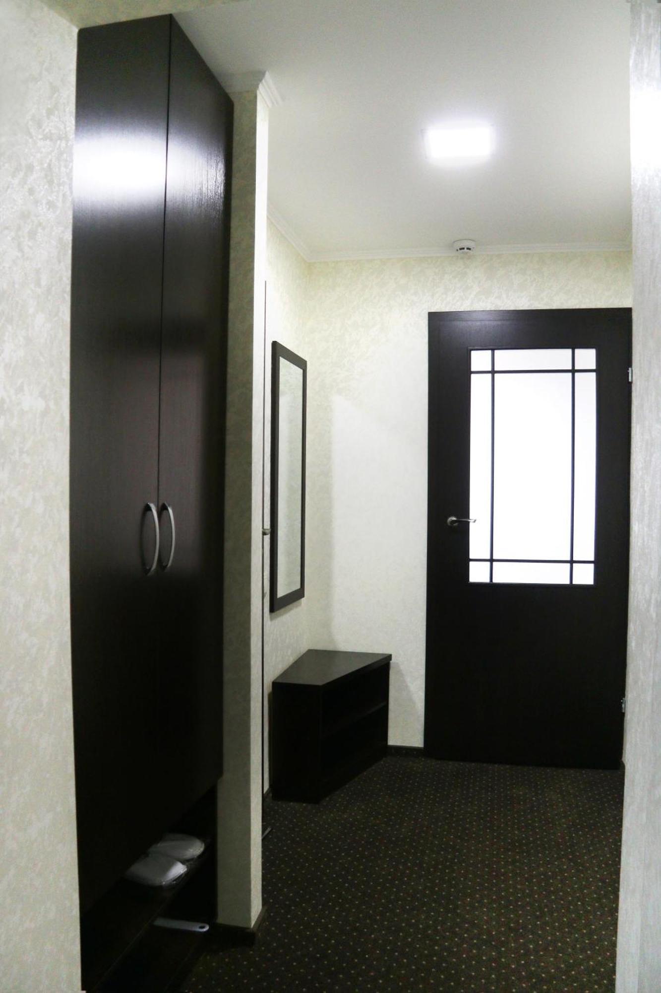 ריבנה Hotel Tourist מראה חיצוני תמונה