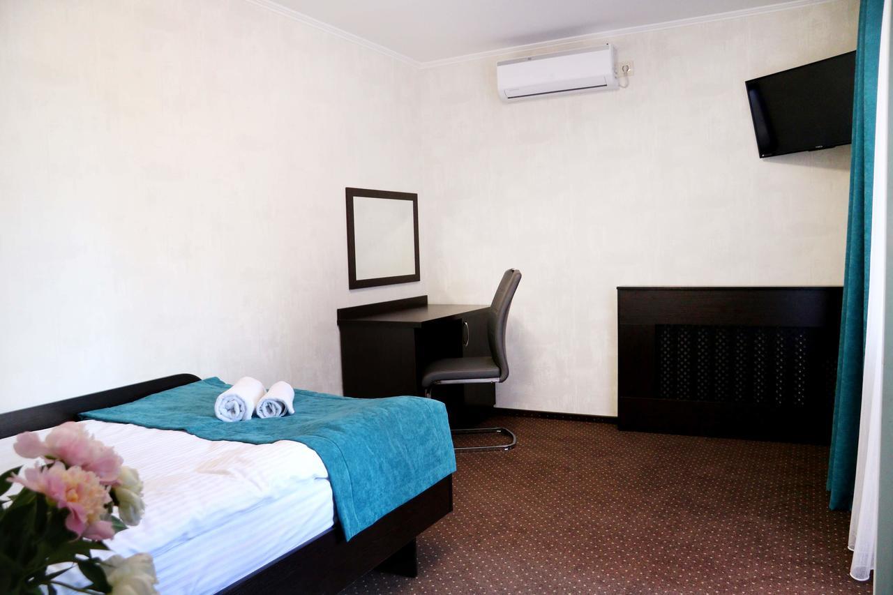 ריבנה Hotel Tourist מראה חיצוני תמונה
