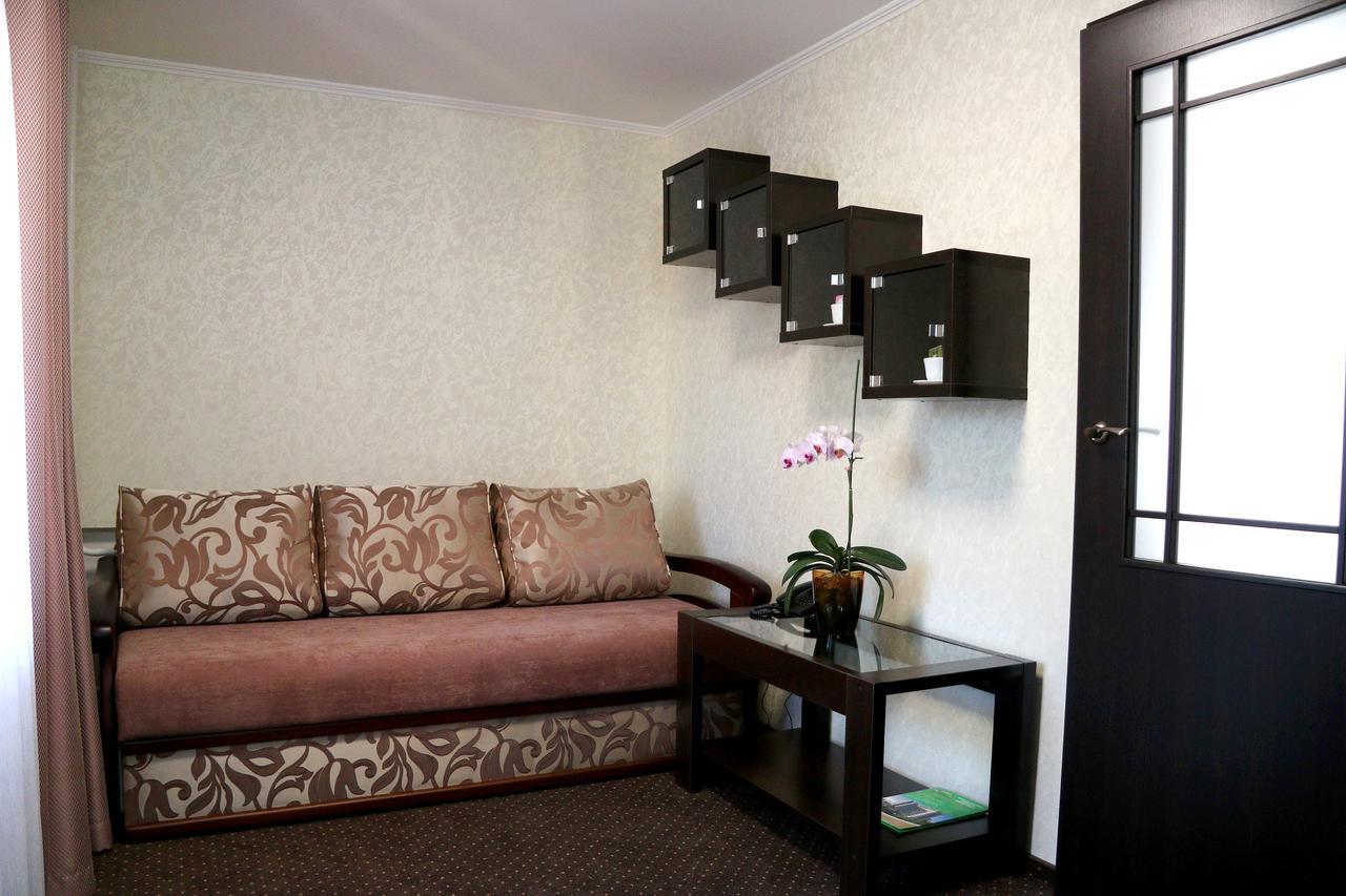 ריבנה Hotel Tourist מראה חיצוני תמונה