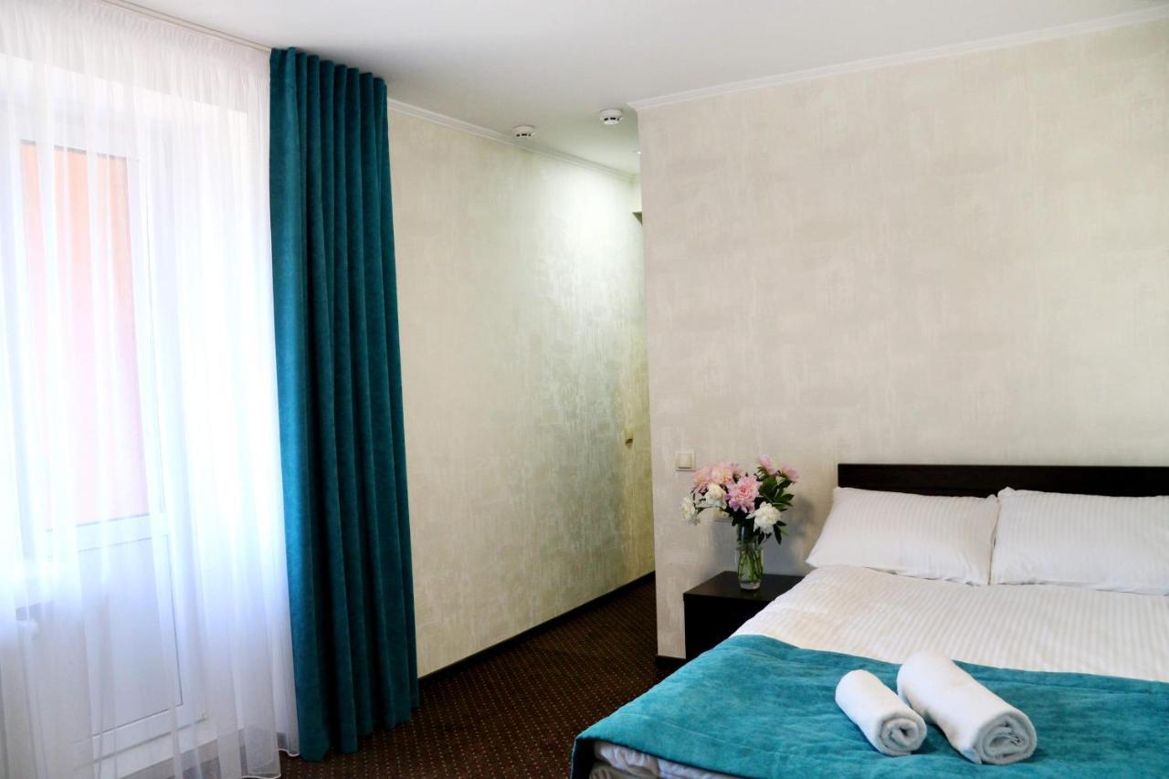ריבנה Hotel Tourist מראה חיצוני תמונה